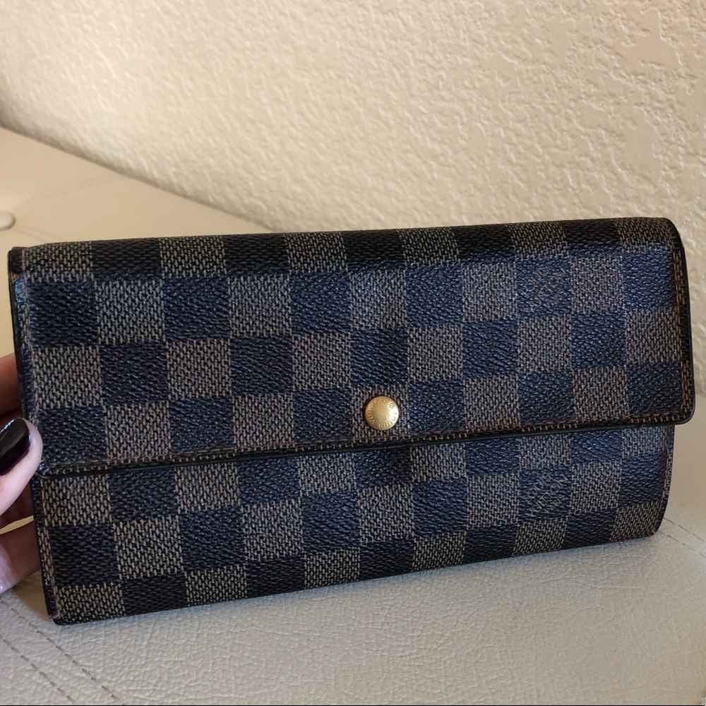 Authentic LV Damier Portefeiulle Sarah Wallet